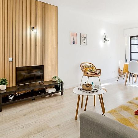 קארבואירו Sunny Duplex W/ Pool & Balcony By Lovelystay מראה חיצוני תמונה