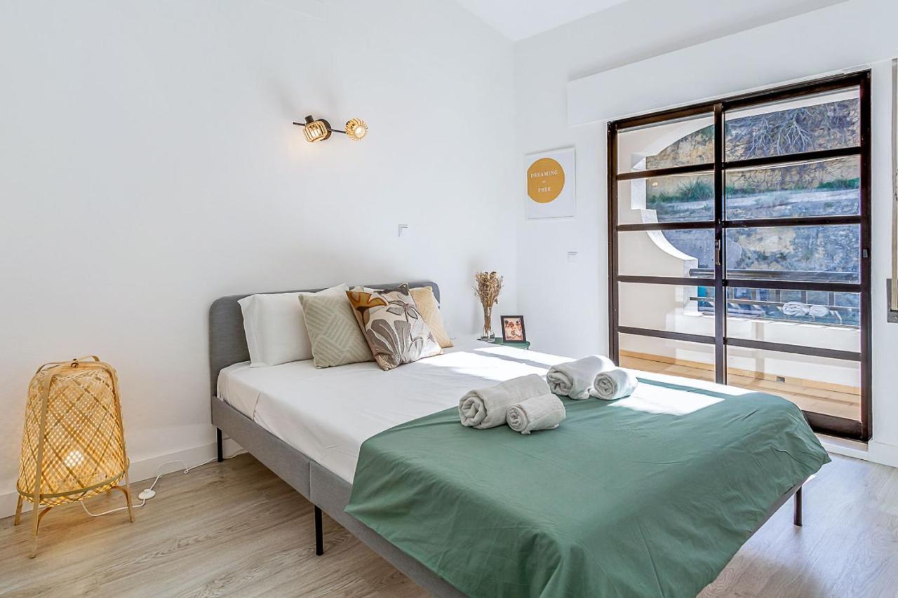 קארבואירו Sunny Duplex W/ Pool & Balcony By Lovelystay מראה חיצוני תמונה